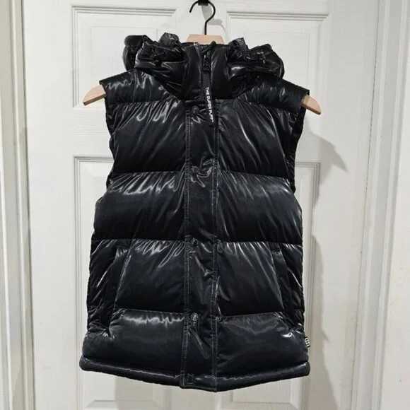 Aritzia the super puff™ vest - Picture 6 of 16